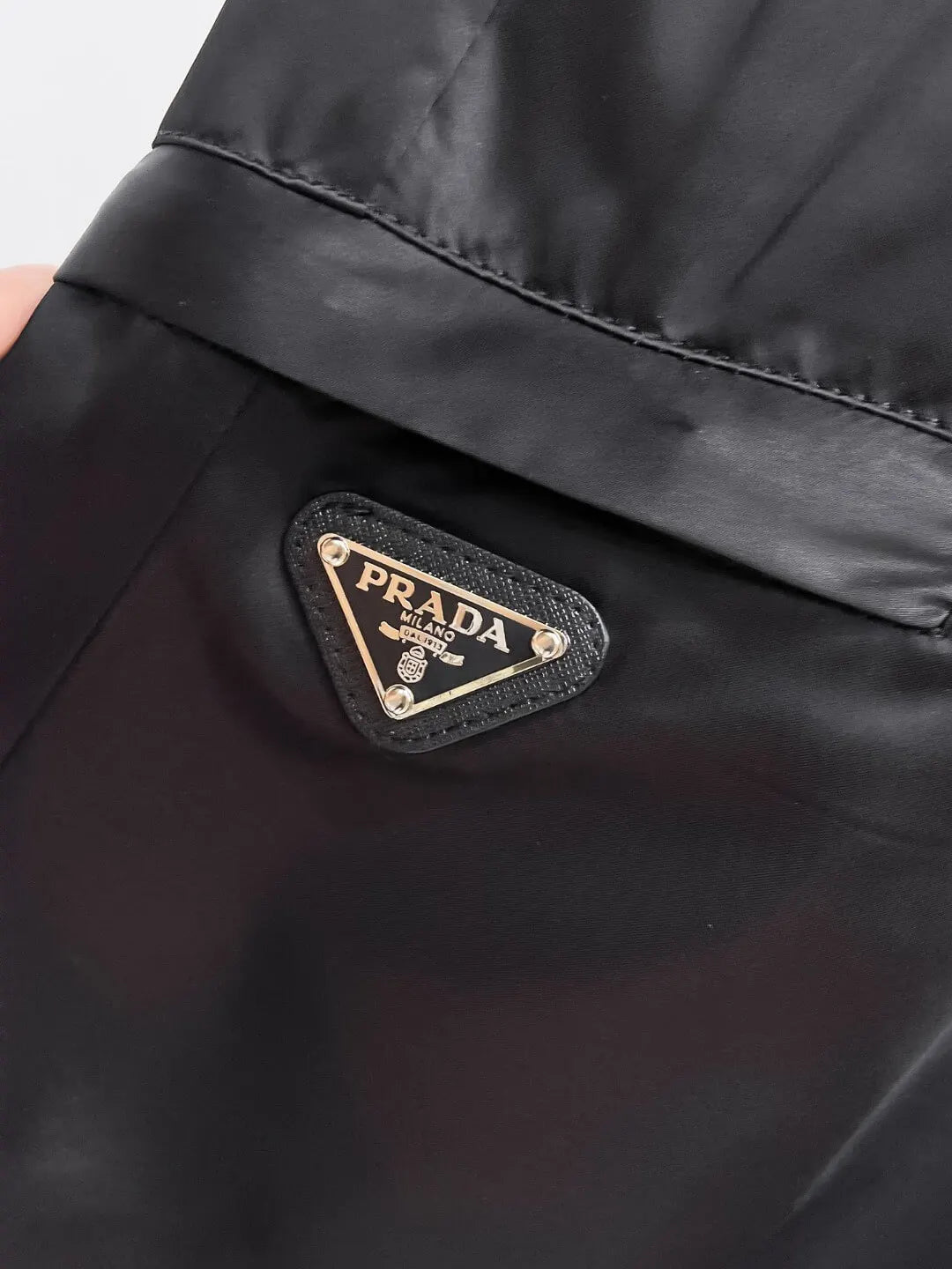 Triangle Badge Cargo Pocket Shorts