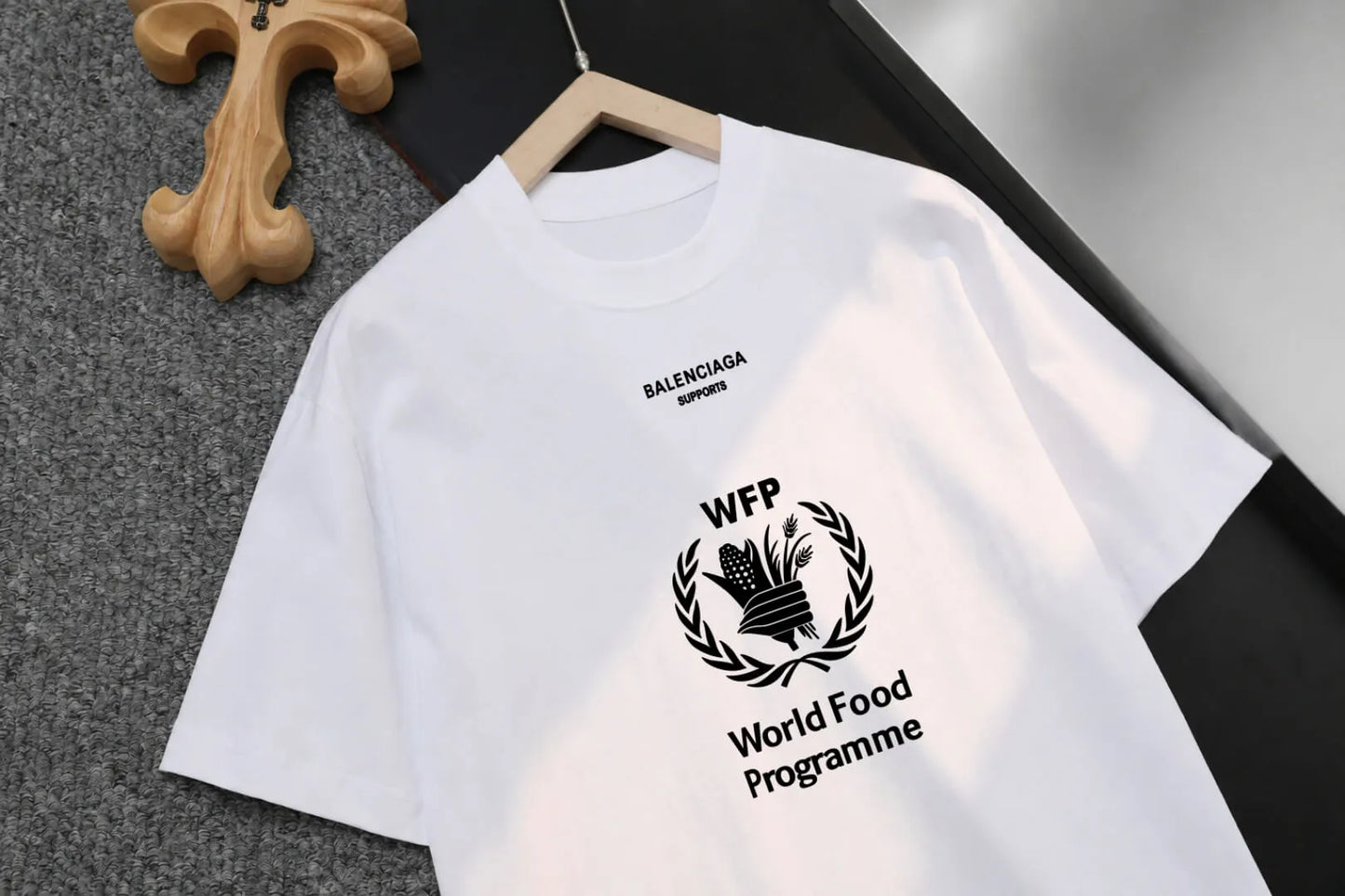 Laurel Badge Letter Short‑Sleeve T-shirt