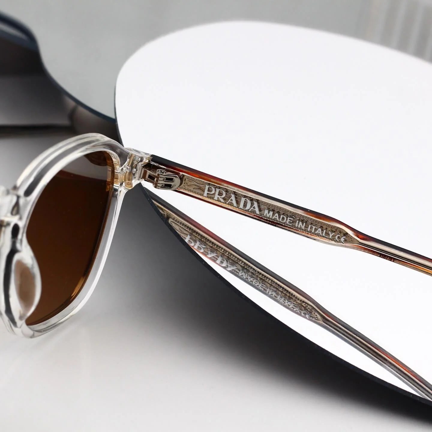 Unisex Minimalist Round Sunglasses
