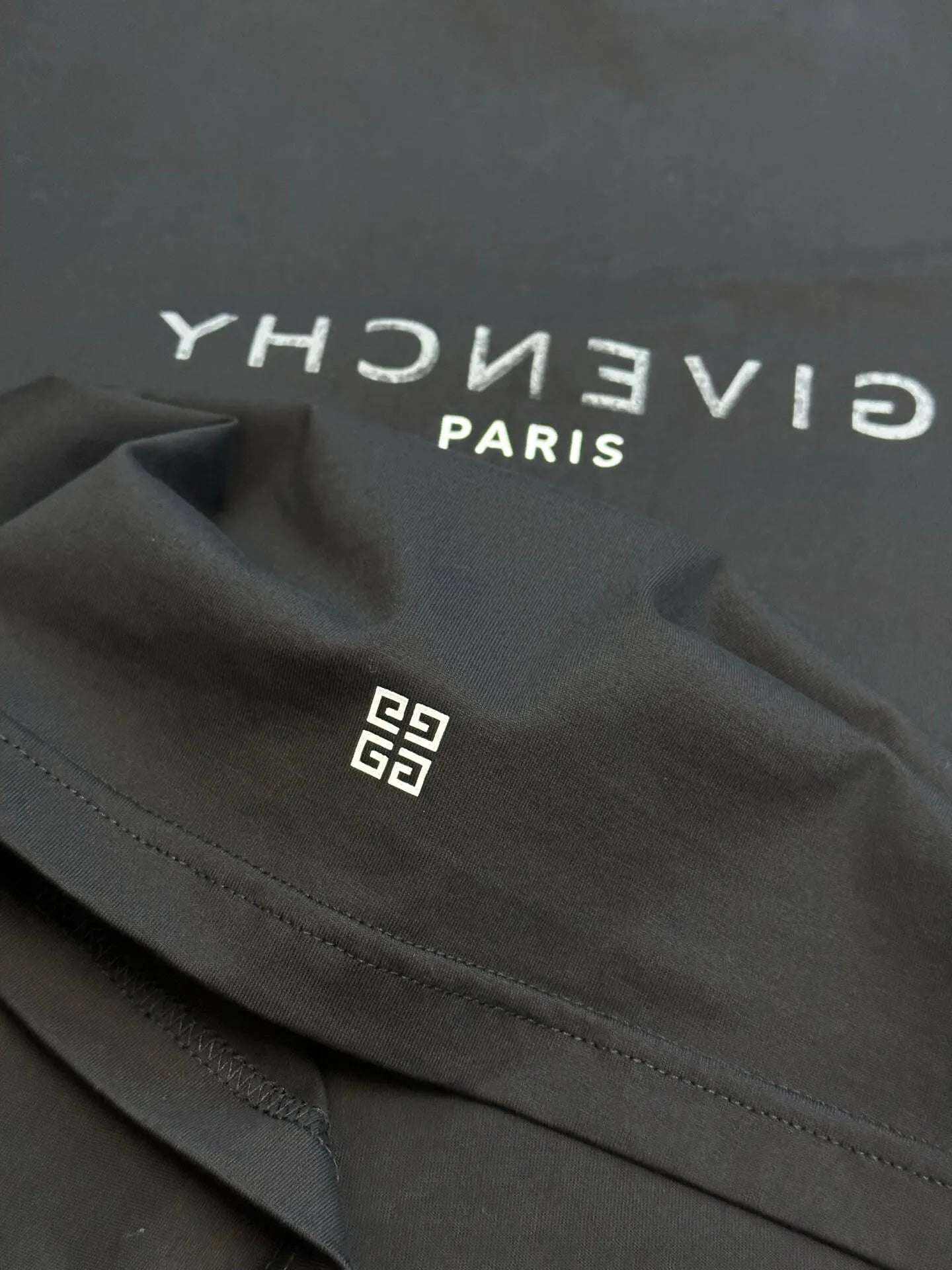 Minimalist Reverse Letter Print T-Shirt