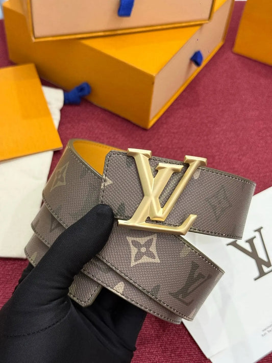 Street‑Style Belt With Classic Elements