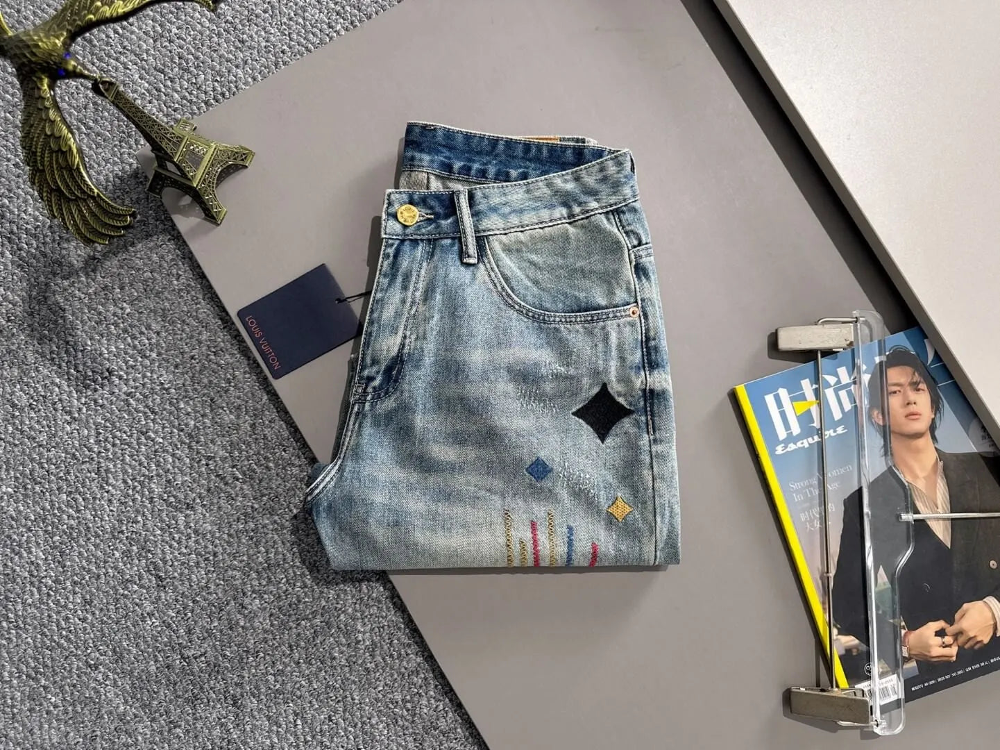 Abstract Embroidery Distressed Denim Shorts