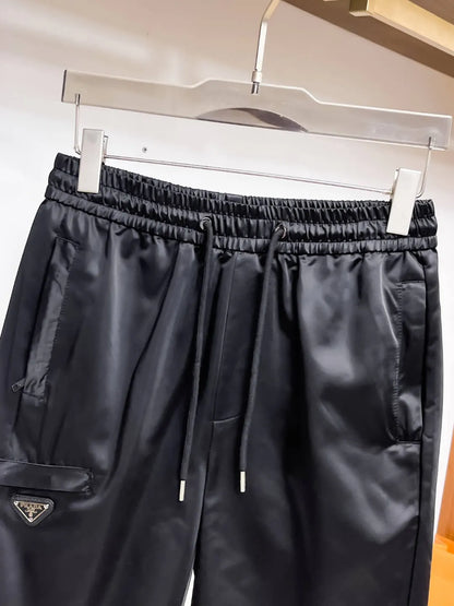 Triangle Badge Cargo Pocket Shorts