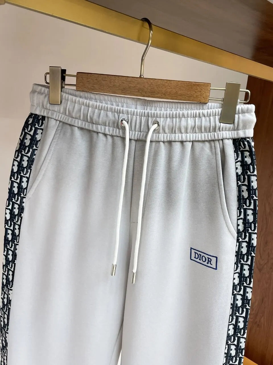 Oblique Side Stripe Patch Pocket sweatpants