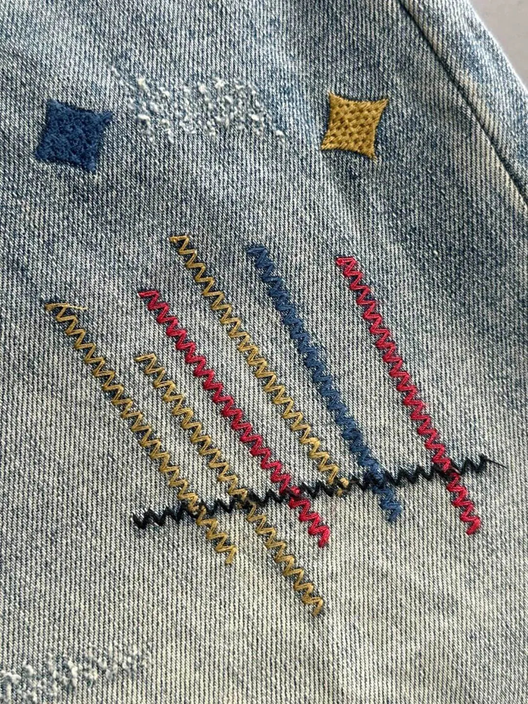 Abstract Embroidery Distressed Denim Shorts