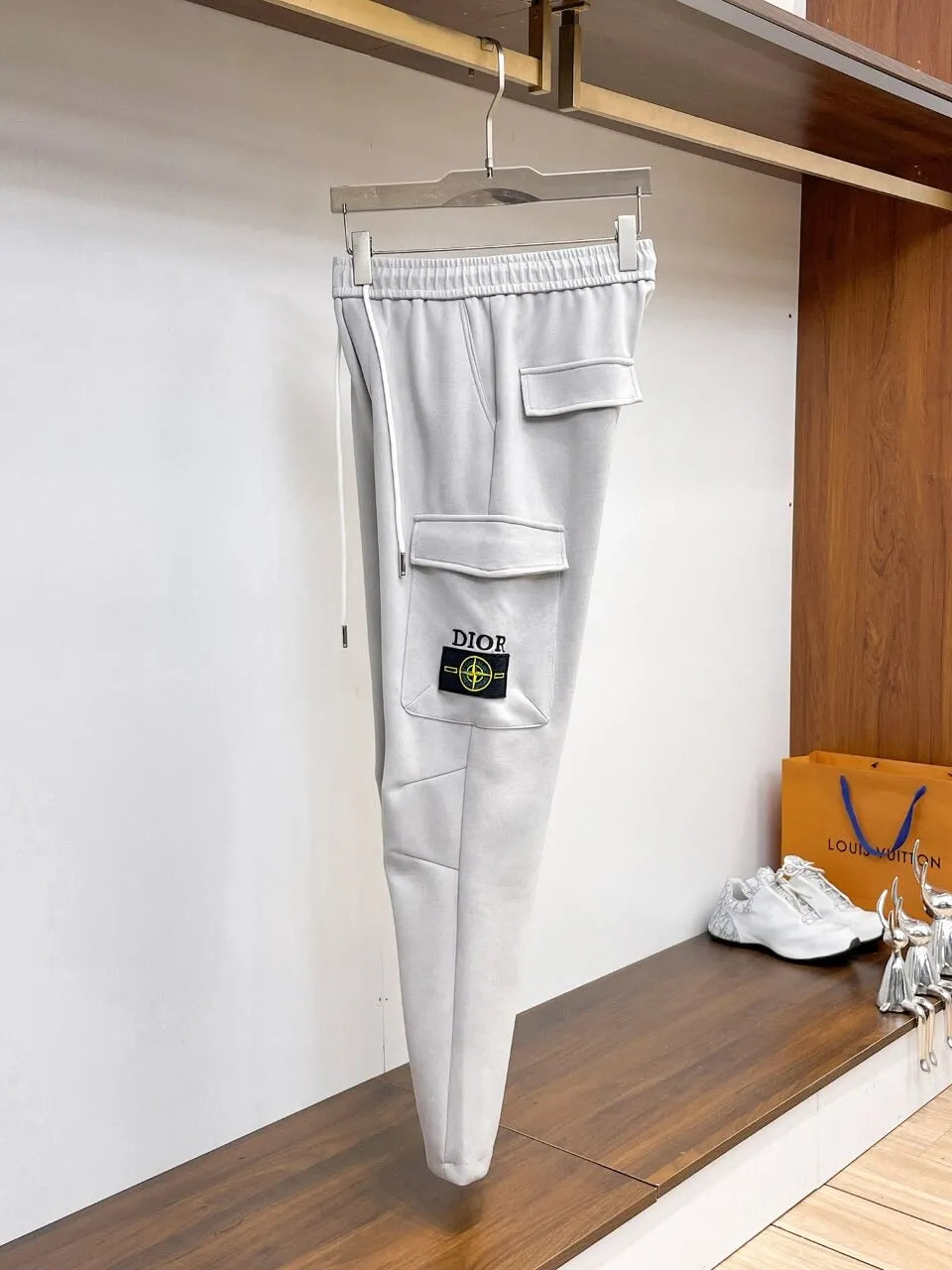 Badge Patch Multi‑Seam Cargo sweatpants