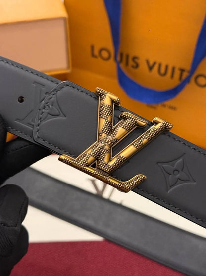 Street‑Style Belt With Classic Elements