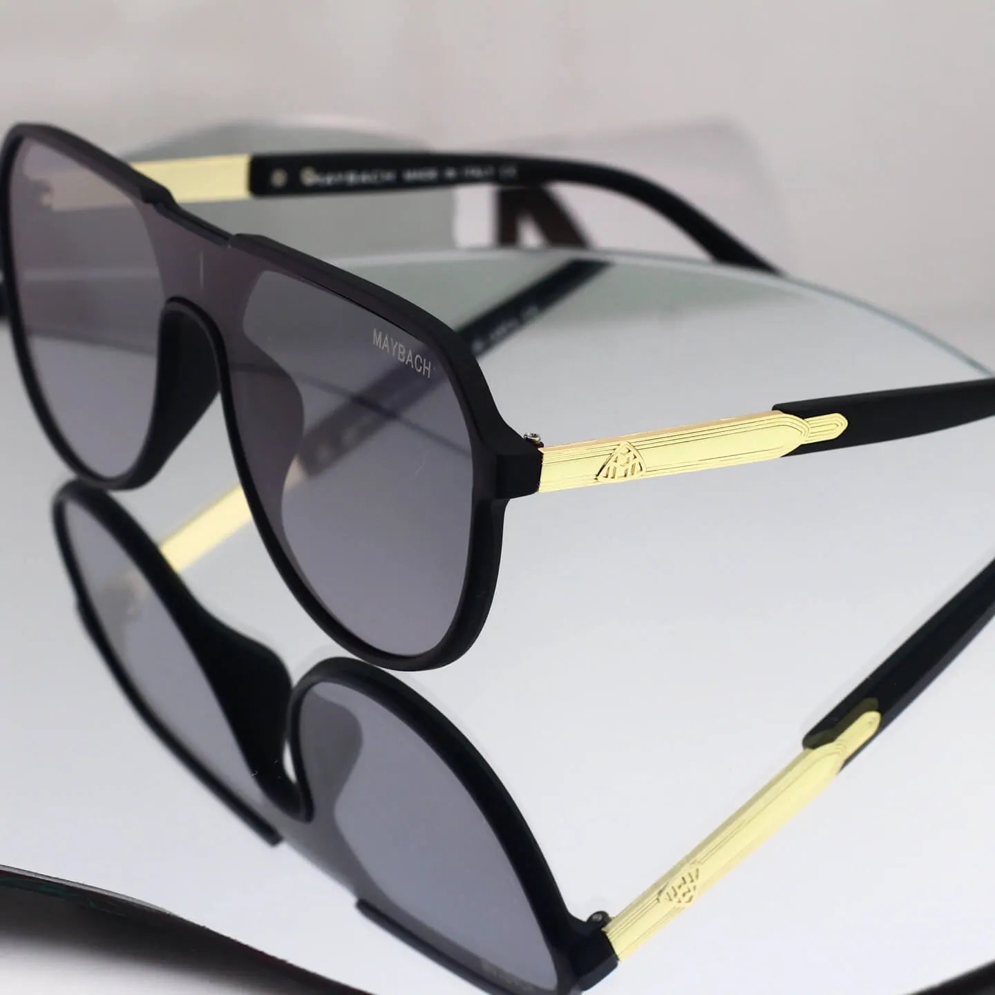 One-Piece Oversized Aviator Sunglasses