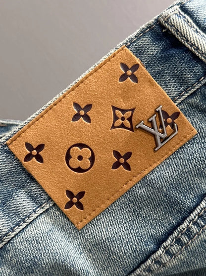 Abstract Embroidery Distressed Denim Shorts