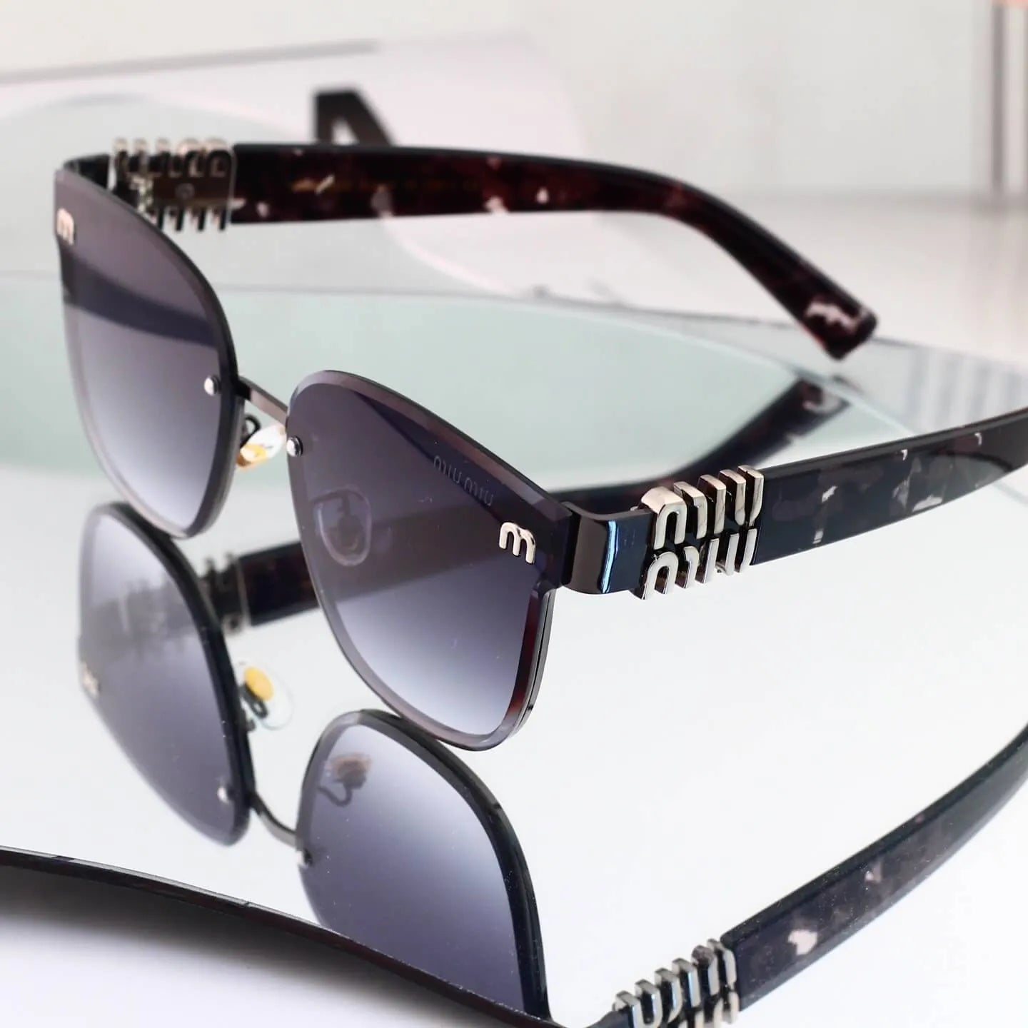 Fashion Hollow Arm Sunglasses