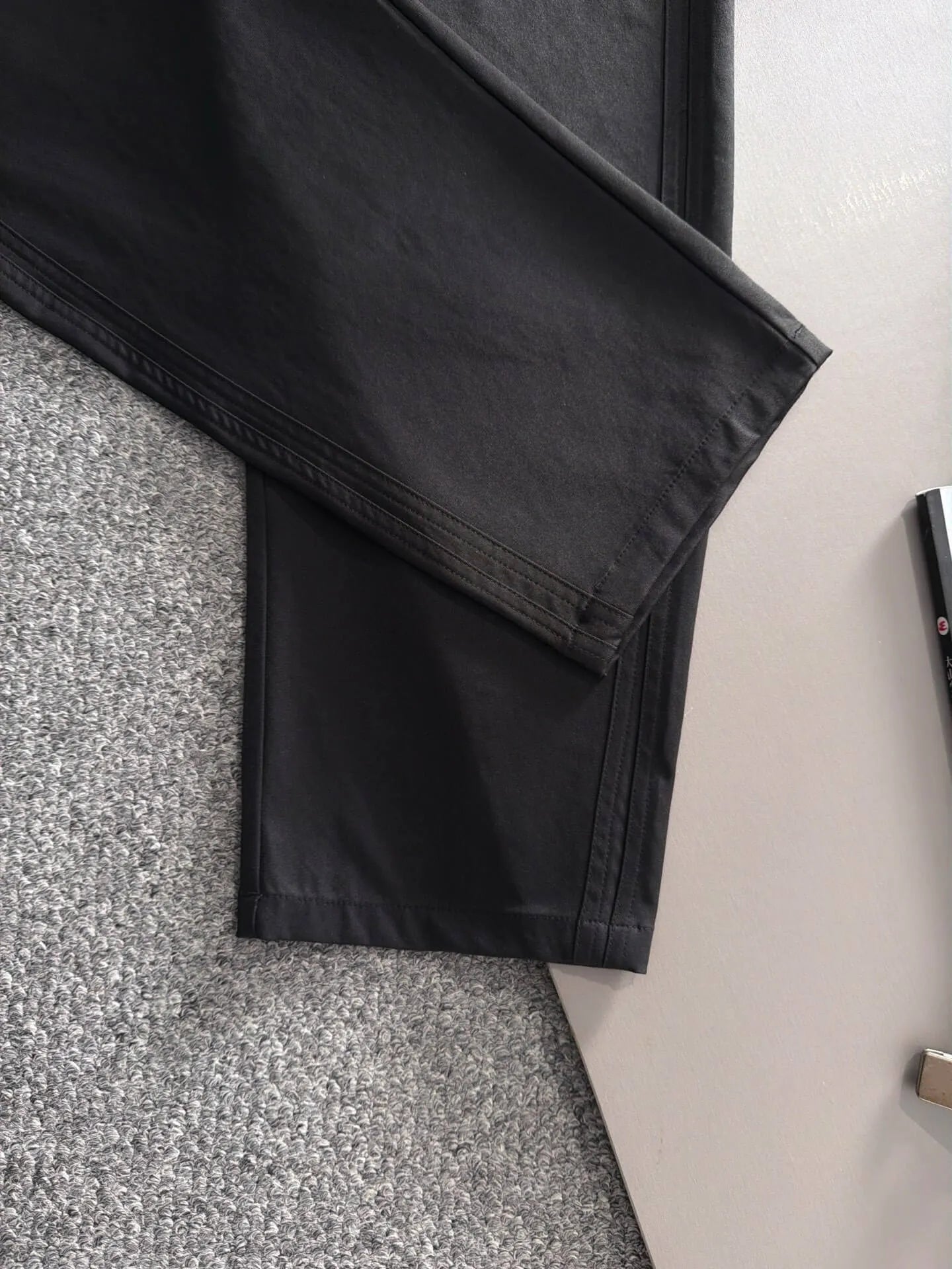 Label Decor Straight Casual Pants