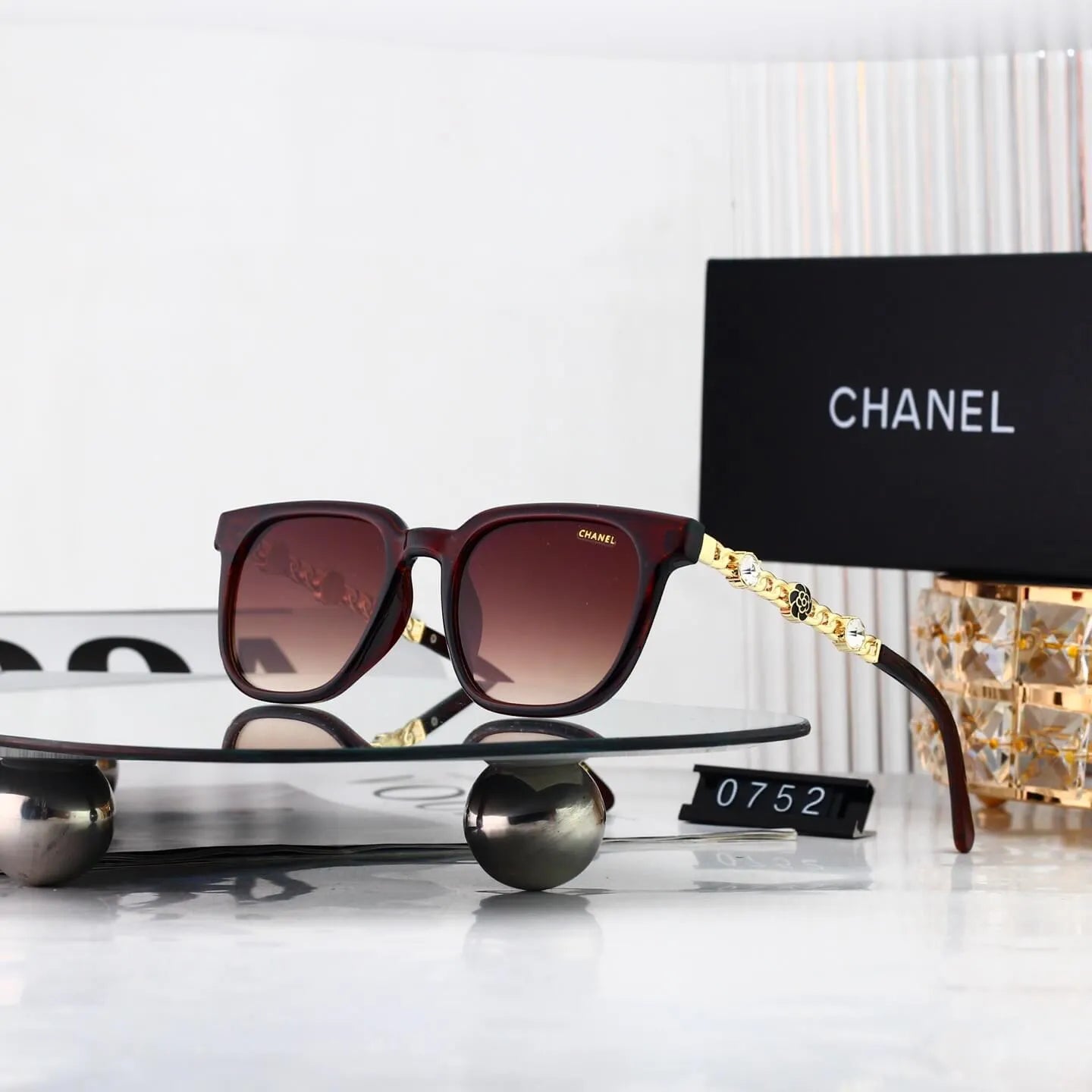Chain Decor Square Sunglasses
