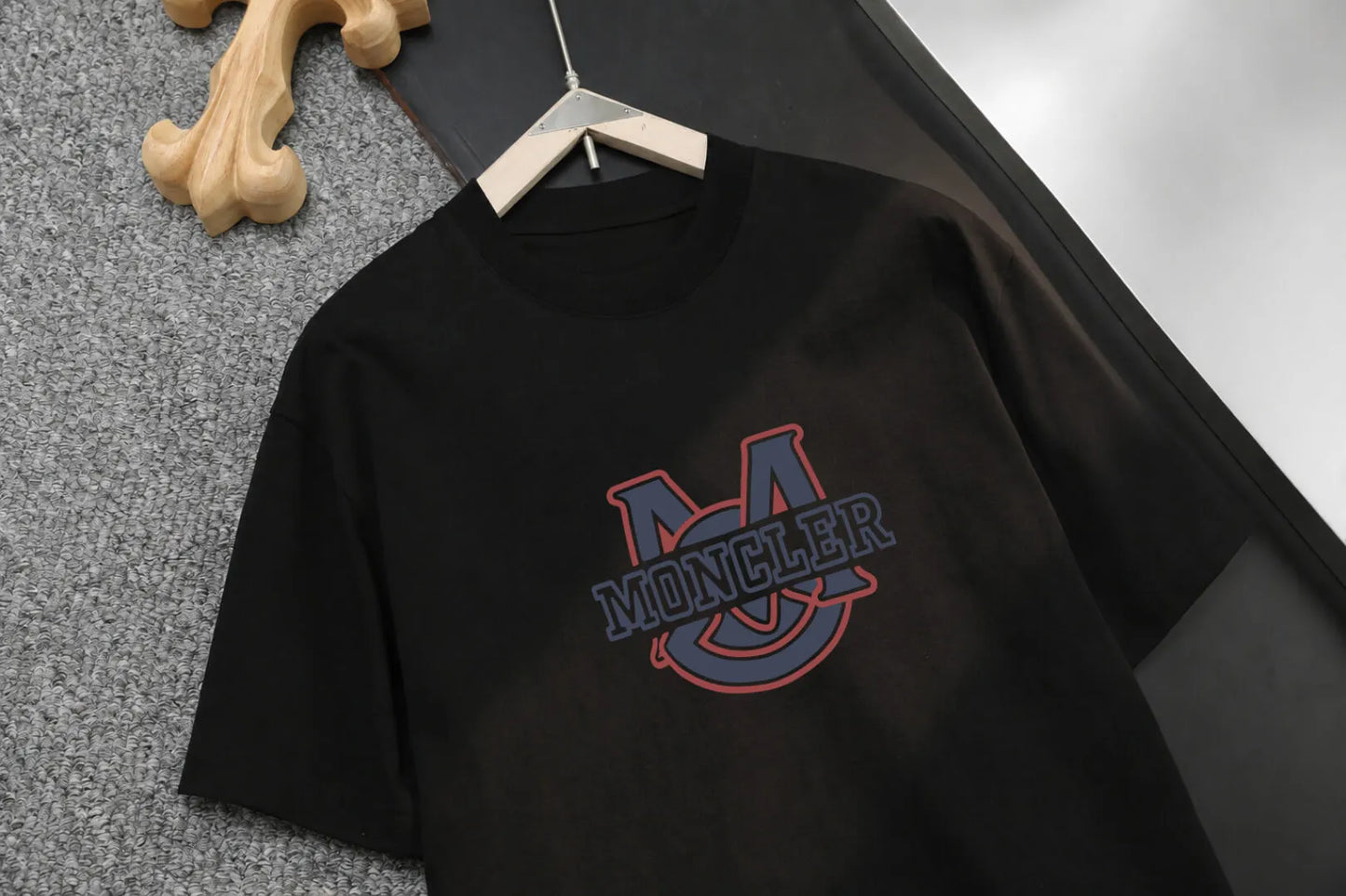Color‑Block Ring Badge Crew Neck T‑shirt