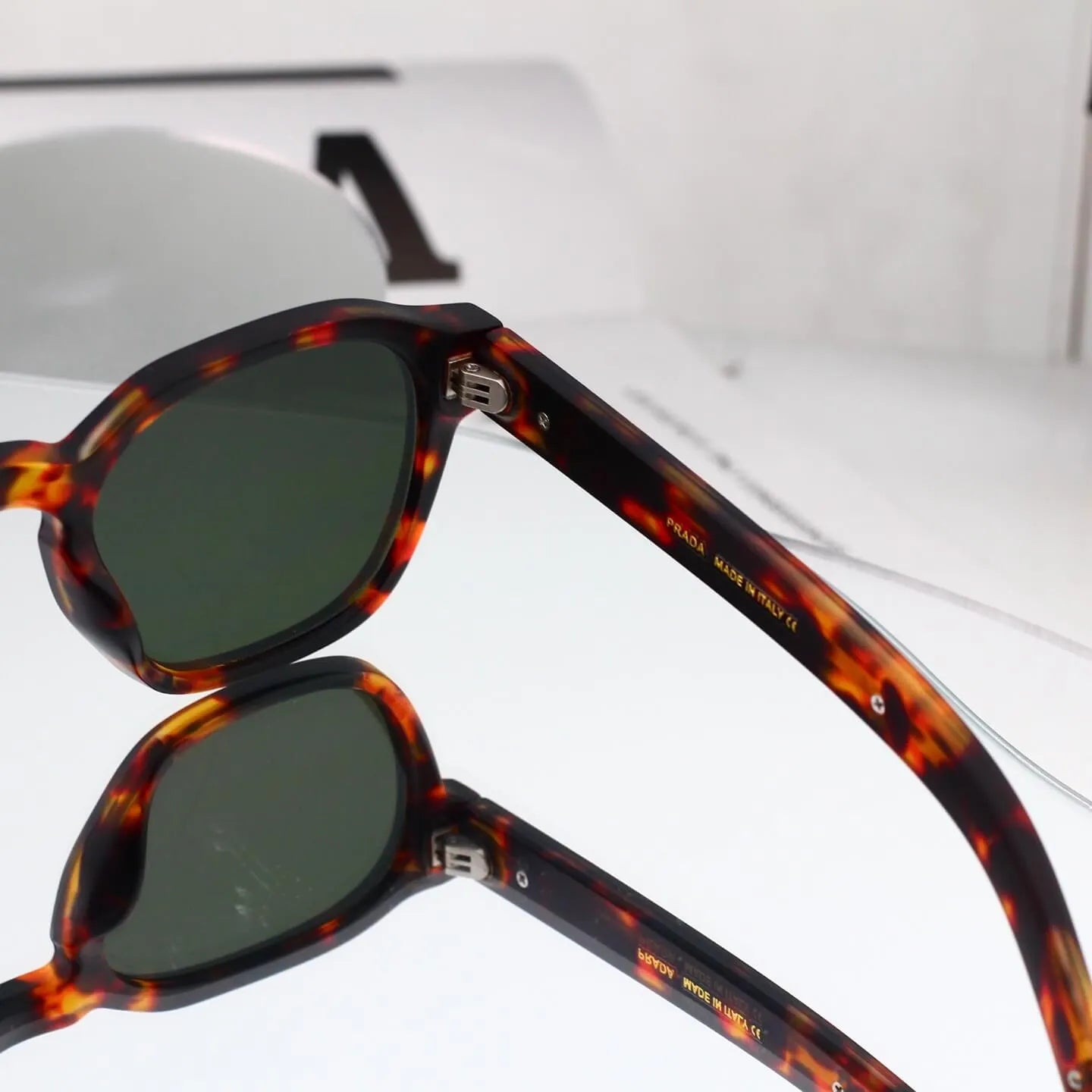 Retro Square Frame Sunglasses