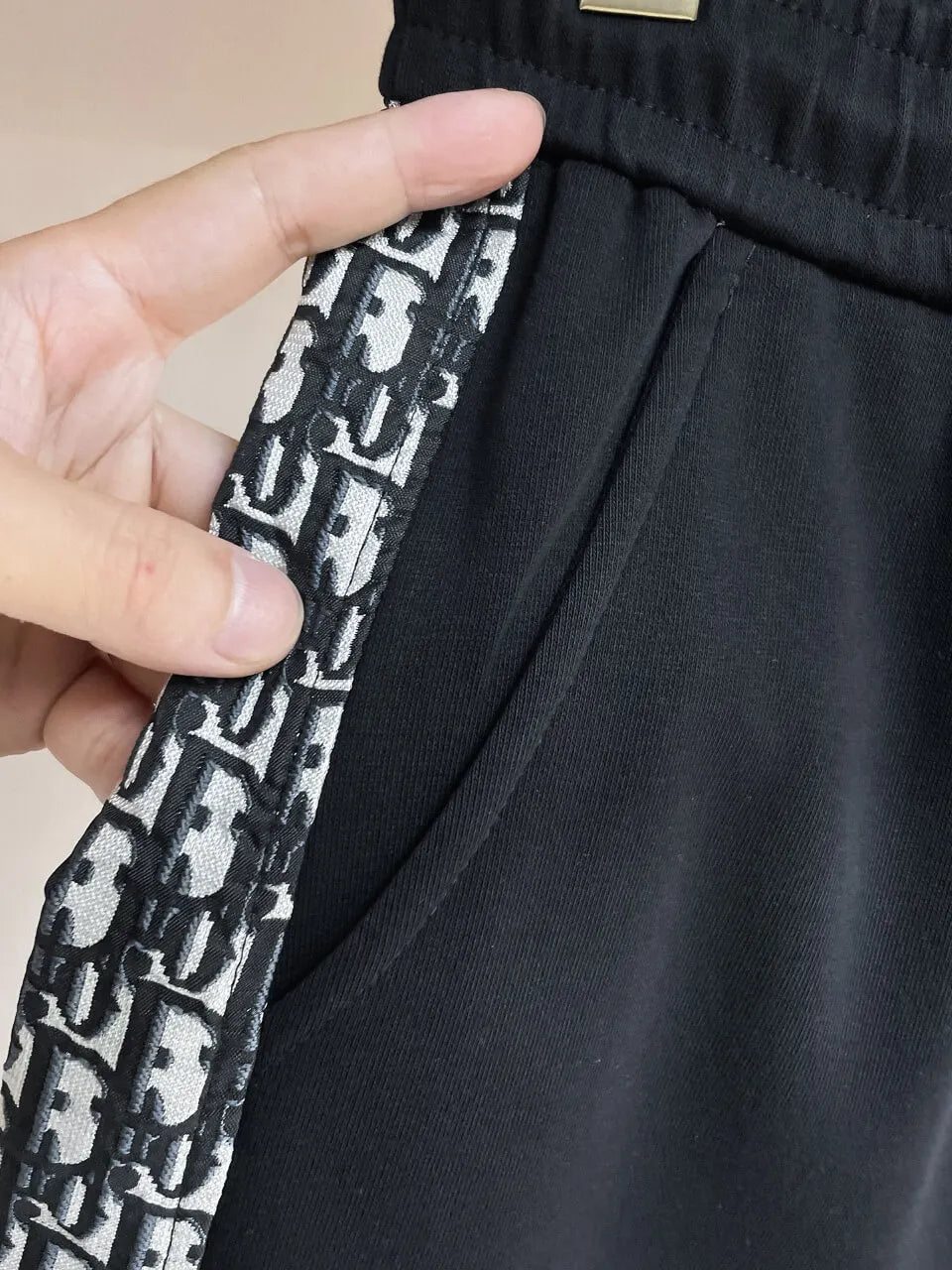 Oblique Side Stripe Patch Pocket sweatpants