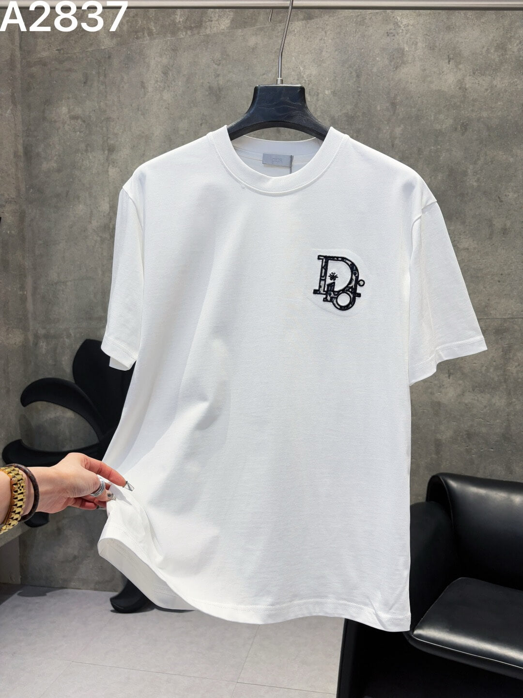 Classic Pattern Embroidered T-shirt
