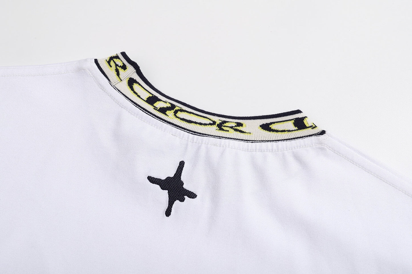 Plain‑Knit Rib Collar Embroidered T‑Shirt