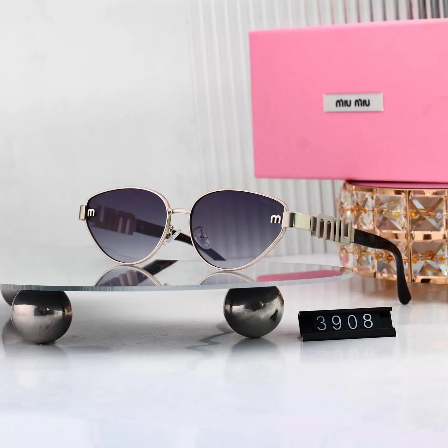 Letter Accent Half-Rim Cat Eye sunglasses