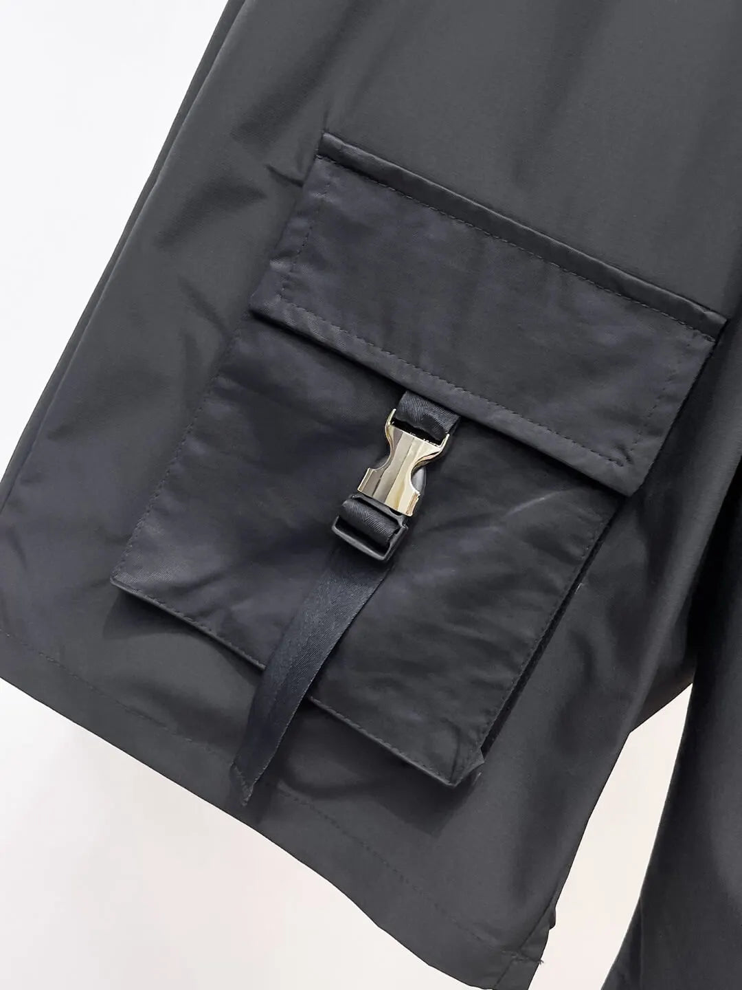 Buckle Decor Cargo Pocket Shorts