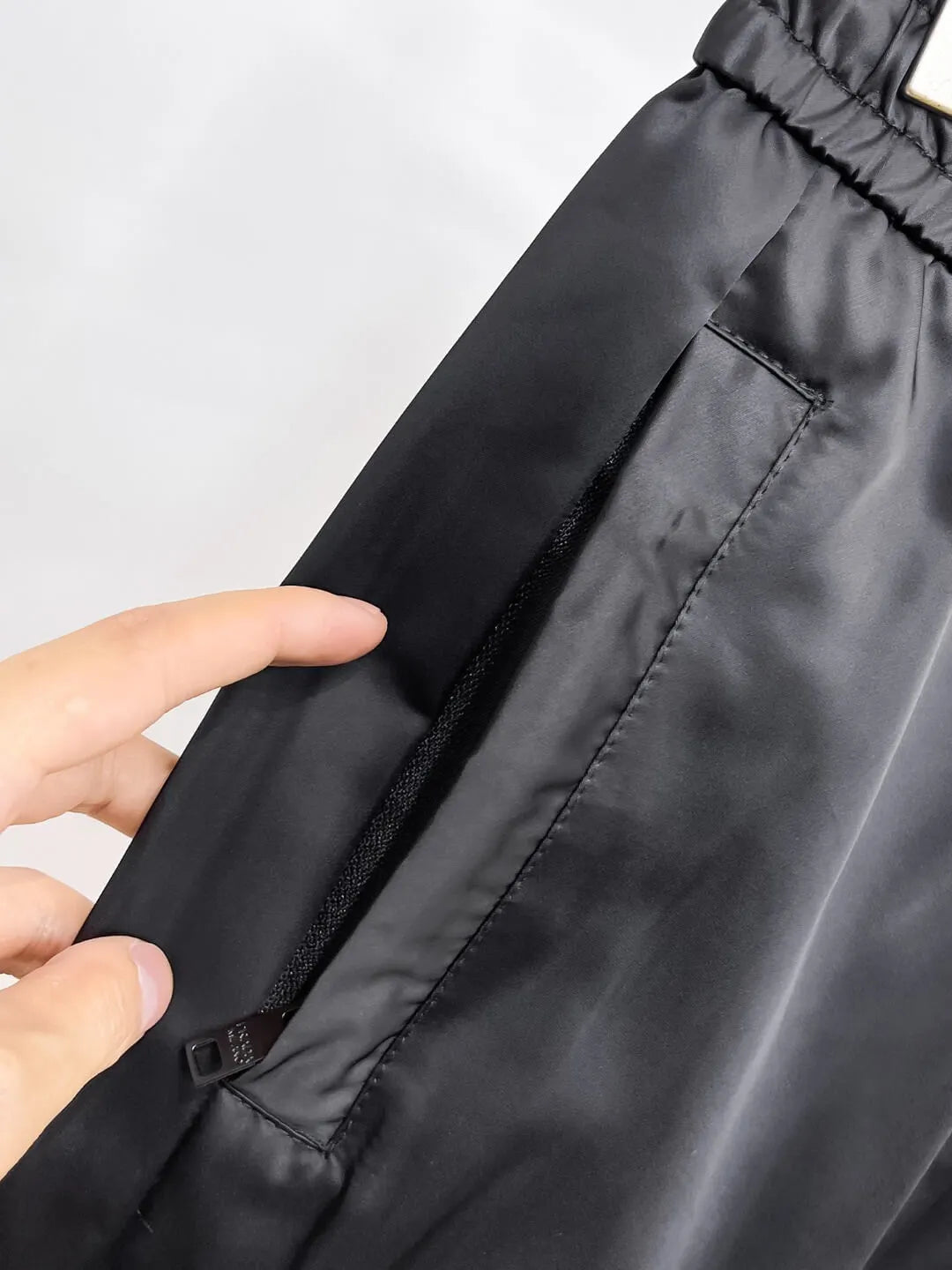 Triangle Badge Cargo Pocket Shorts