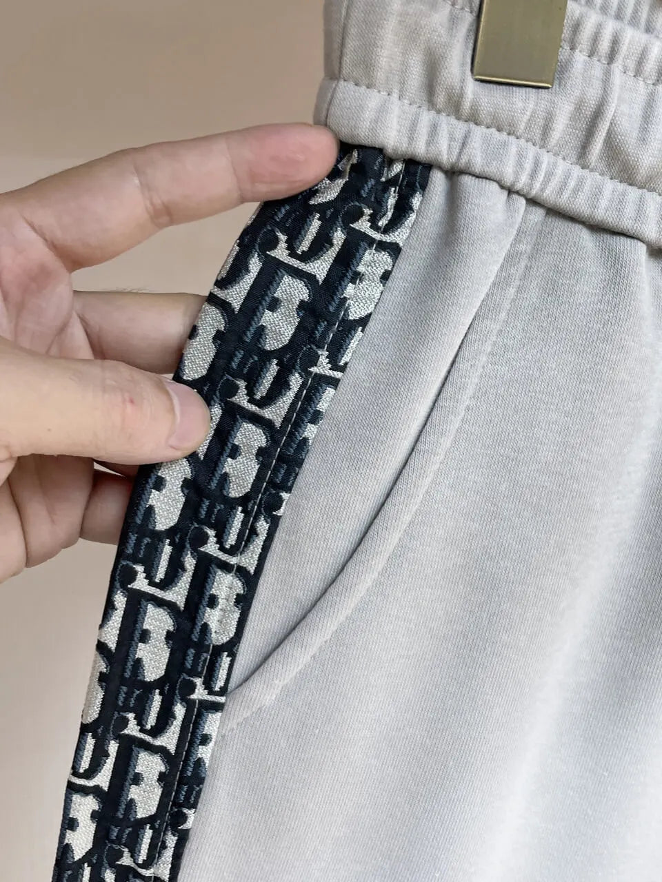 Oblique Side Stripe Patch Pocket sweatpants