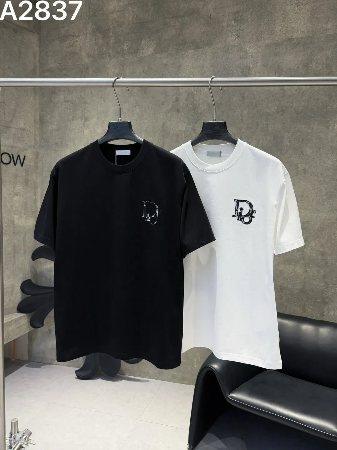 Classic Pattern Embroidered T-shirt