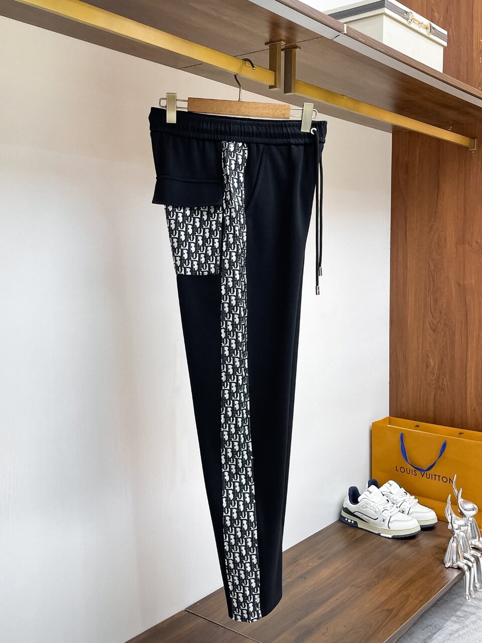 Oblique Side Stripe Patch Pocket sweatpants
