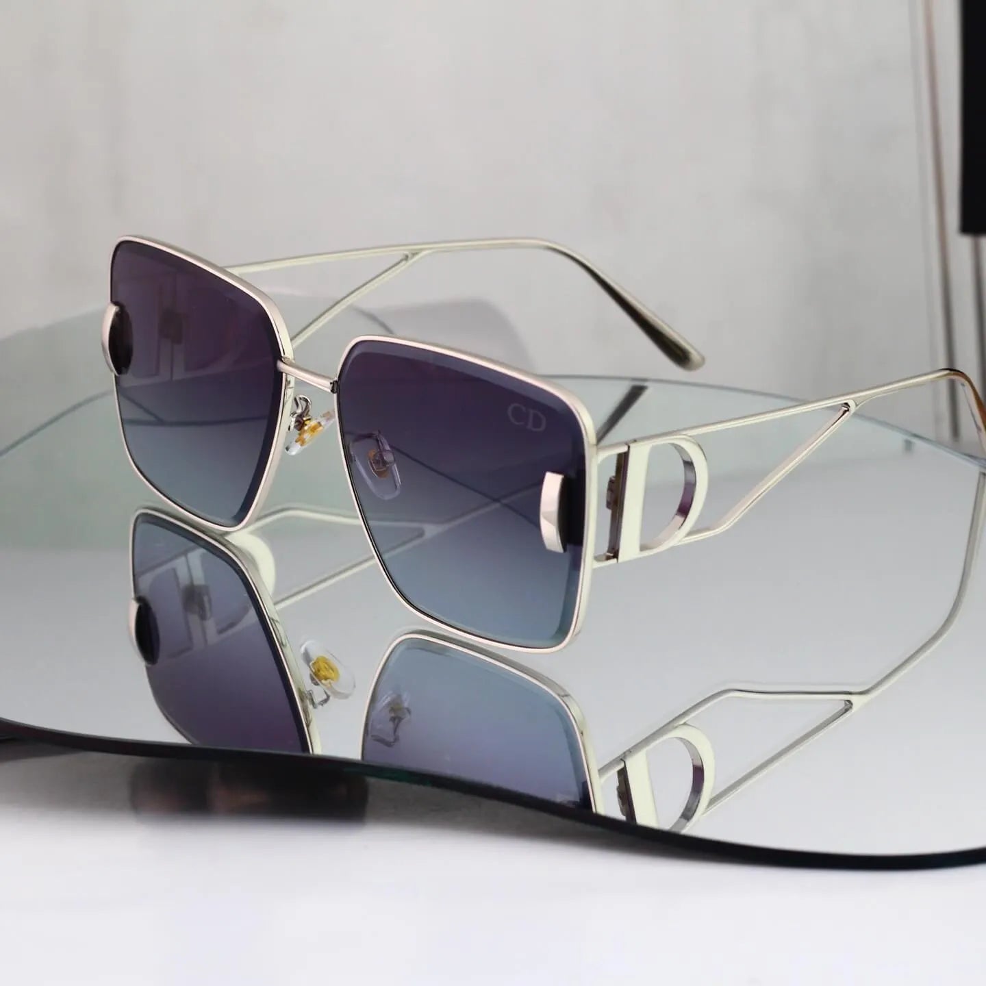 Thin Metal CD Accent Oversized Square sunglasses