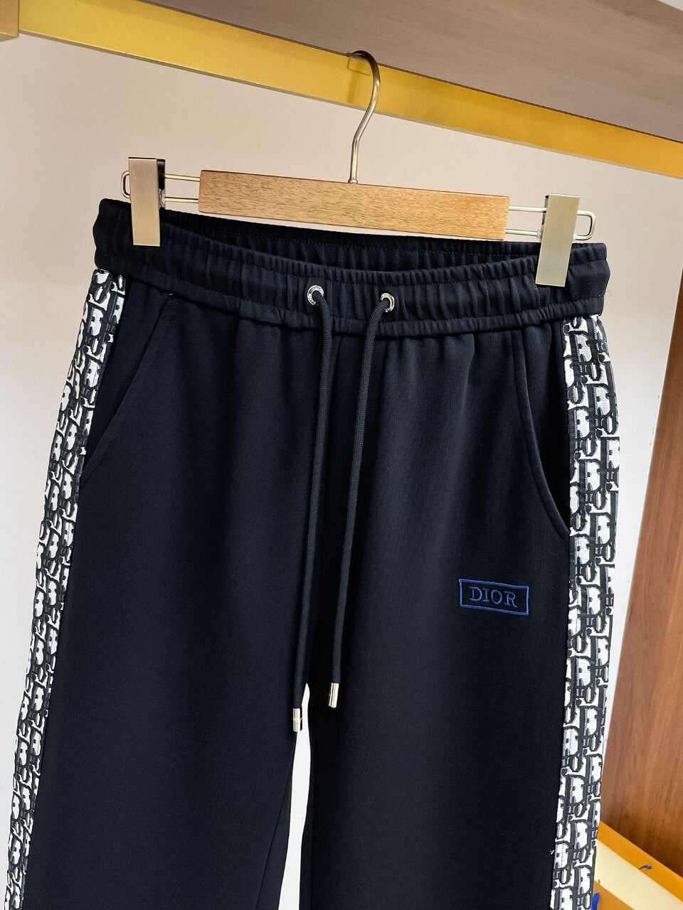 Oblique Side Stripe Patch Pocket sweatpants