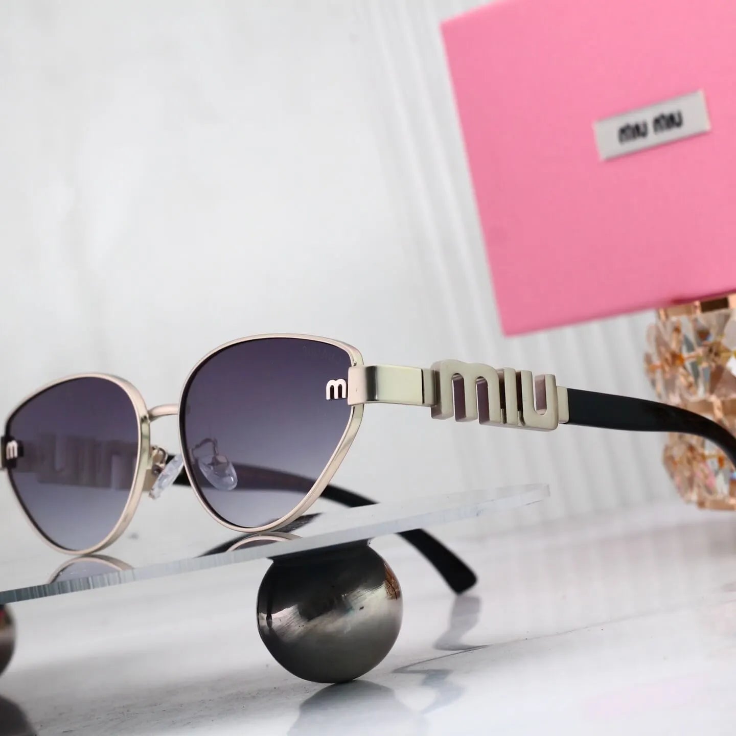 Letter Accent Half-Rim Cat Eye sunglasses
