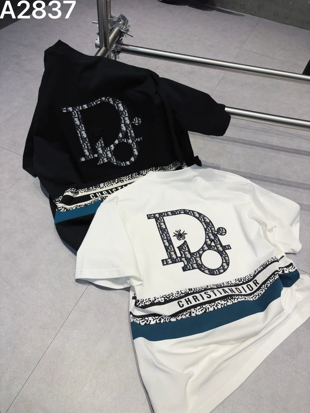 Classic Pattern Embroidered T-shirt
