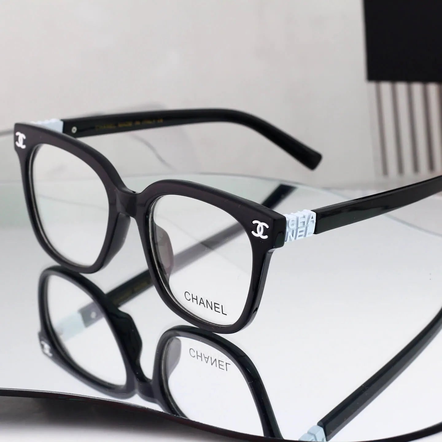 Literary Square Sunglasses