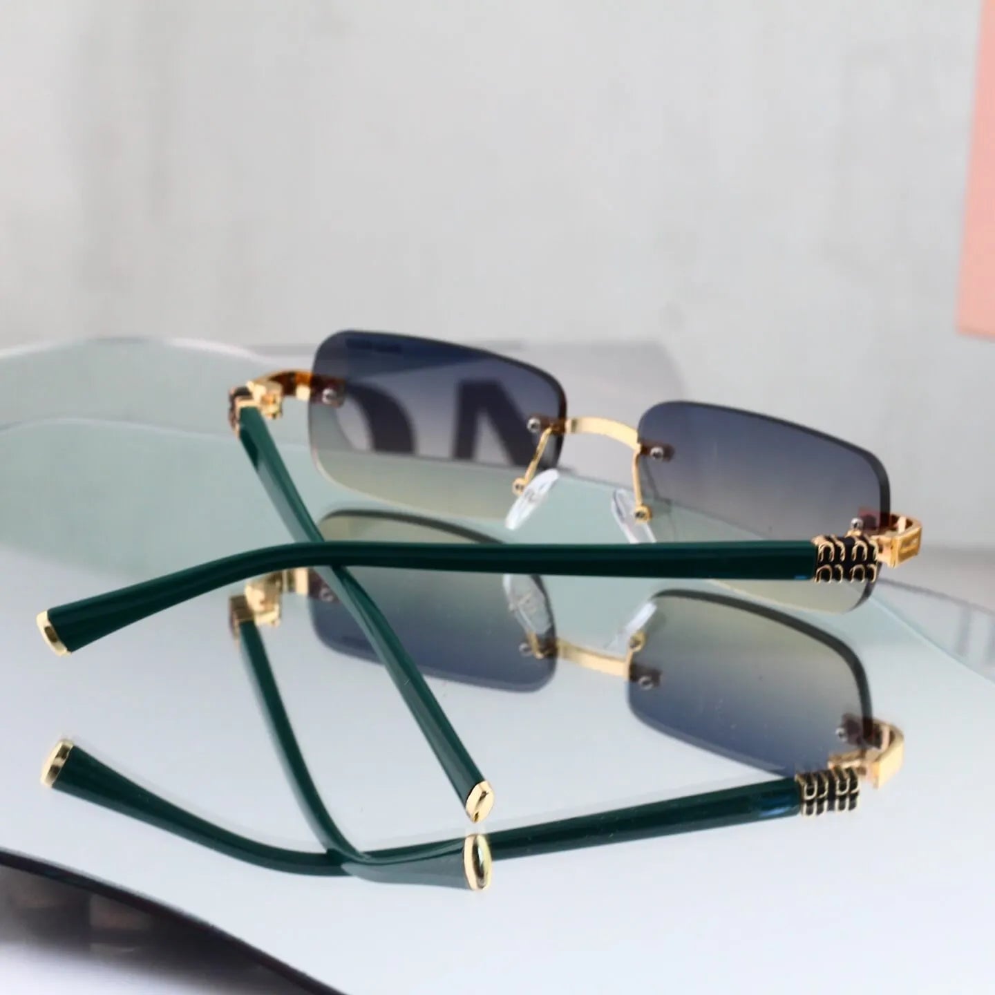 Minimalist Frameless Gradient Shades Sunglasses