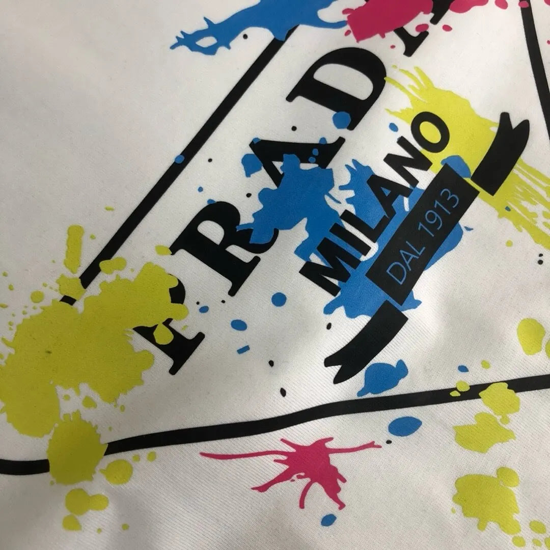 Triangle Spray Paint Print T-shirt