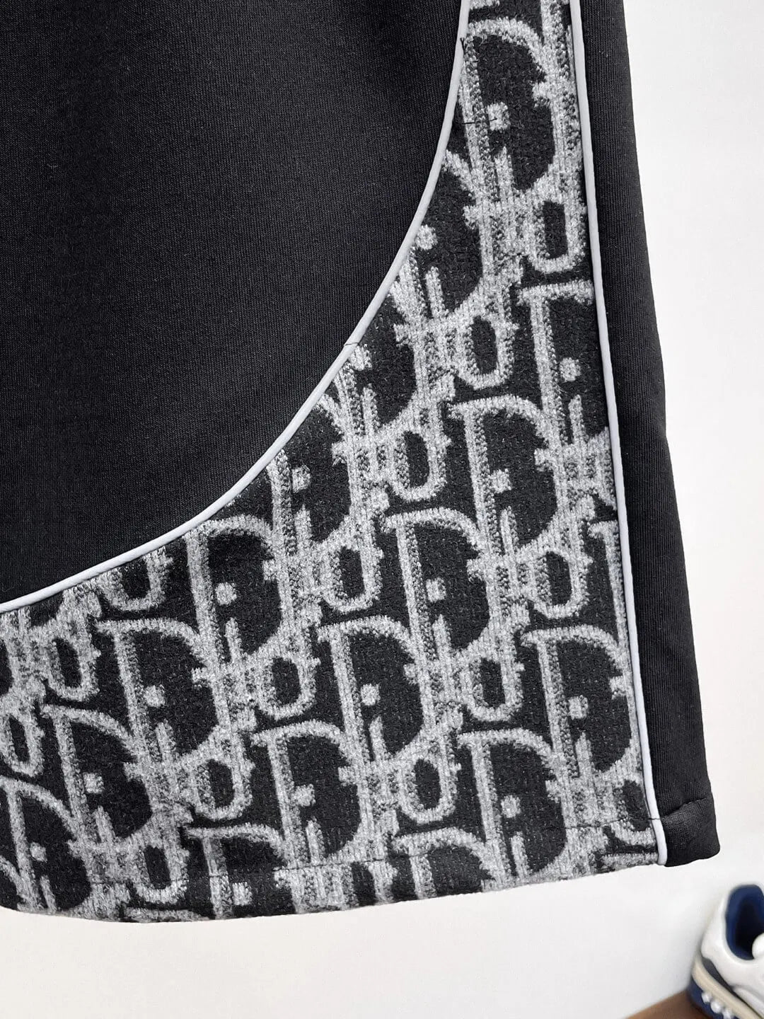 Curved Jacquard Spliced Shorts