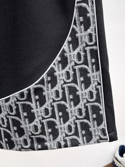 Curved Jacquard Spliced Shorts