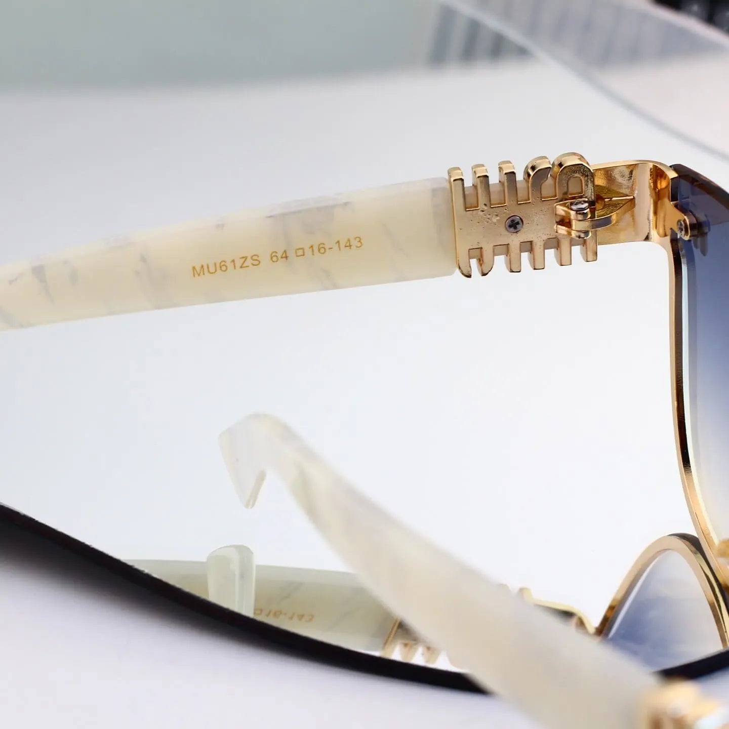 Fashion Hollow Arm Sunglasses